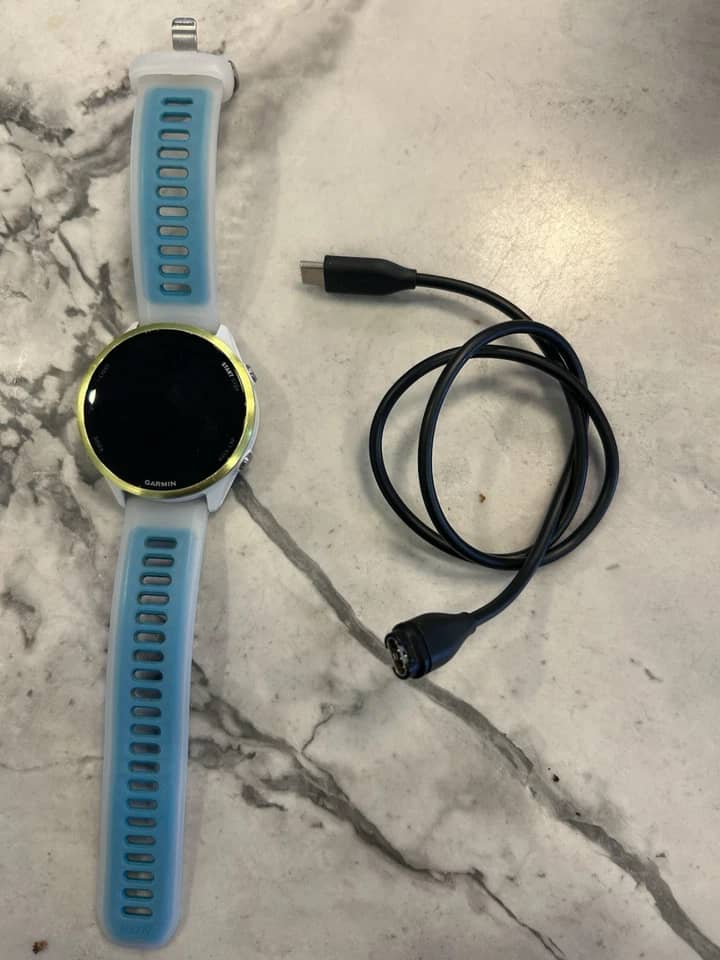 Garmin Forerunner 570 - 47mm Smartwatches Silver 42mm New