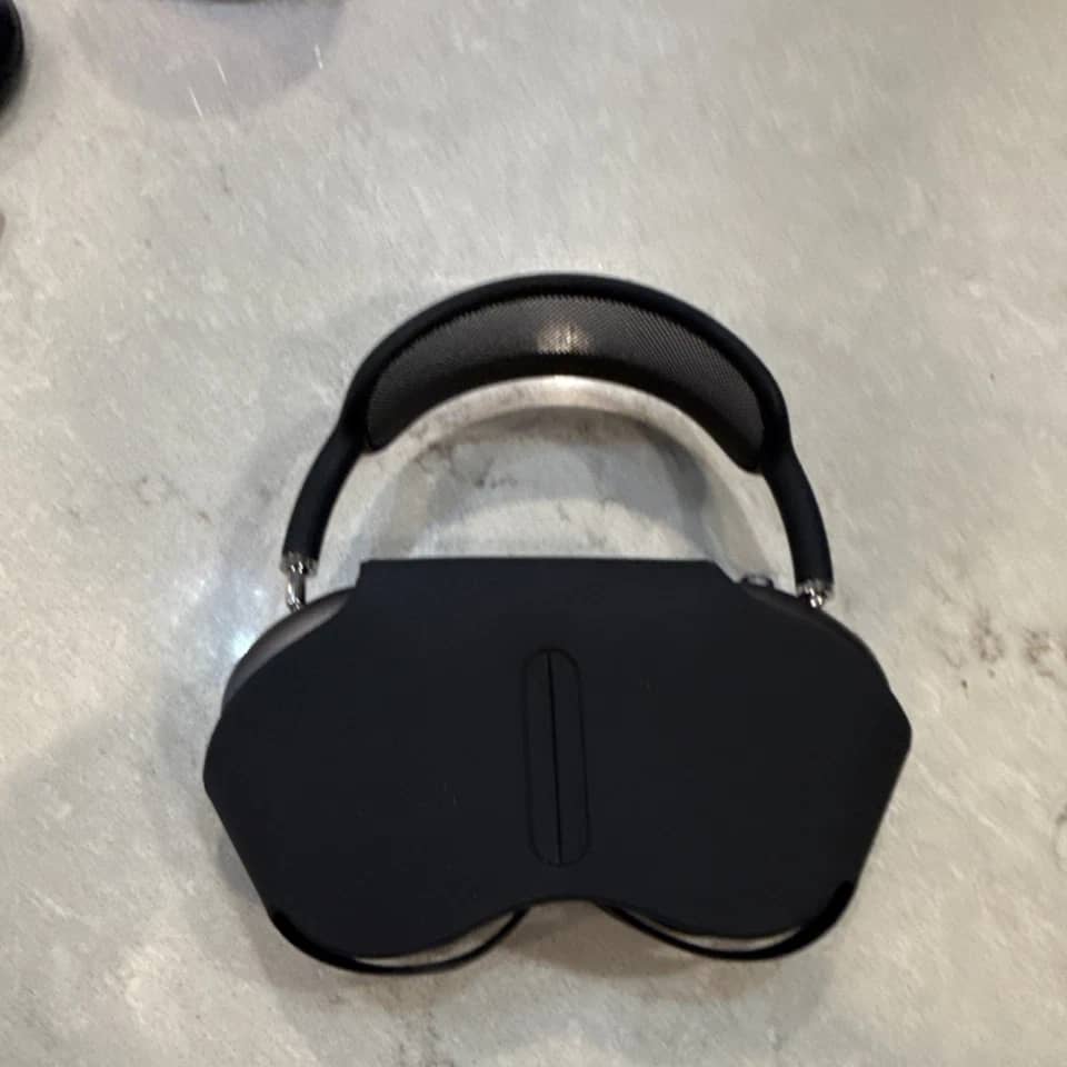 Apple AirPods Max Headphones & Earbuds Black New