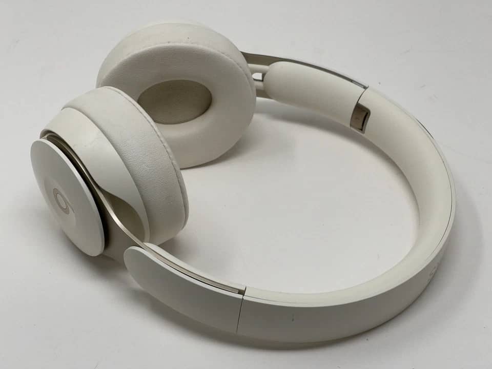 Beats Solo Pro Headphones & Earbuds Black New