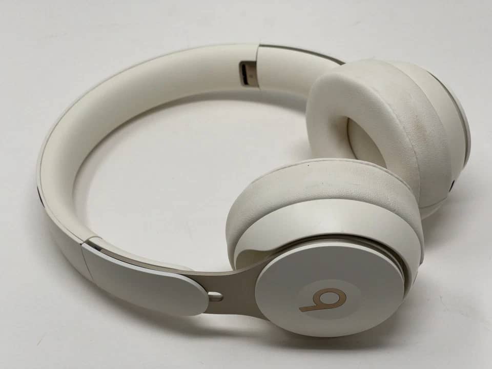 Beats Solo Pro Headphones & Earbuds Black New