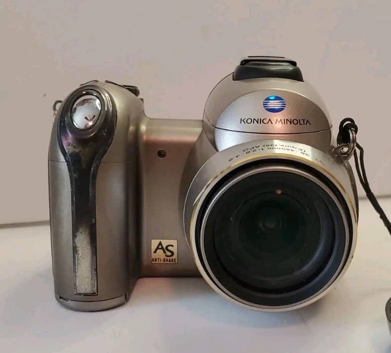 Minolta DiMAGE Z6 Digital Cameras Silver Used - Good Body Only