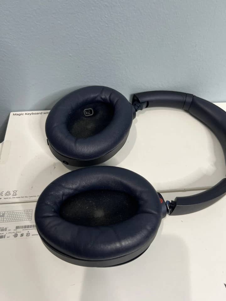 Sony WH-1000XM4 Headphones & Earbuds Silver New
