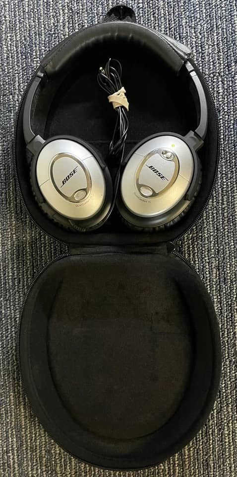 Bose QuietComfort 15 Headphones & Earbuds Black New
