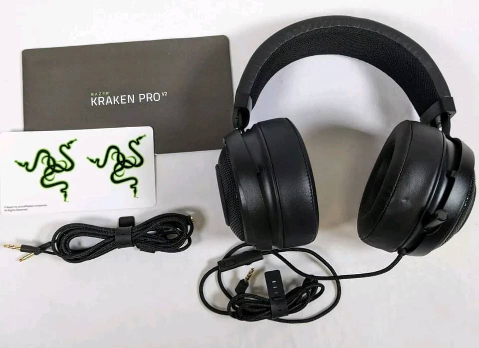 Razer Kraken Pro V2 Headphones & Earbuds Black Used - Good