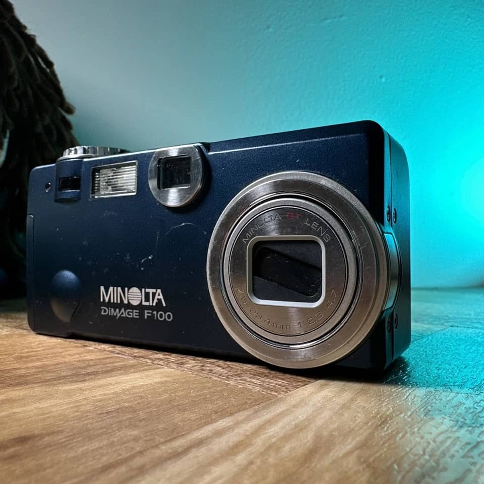 Minolta DiMAGE F100 Digital Cameras Silver Used - Good Body Only