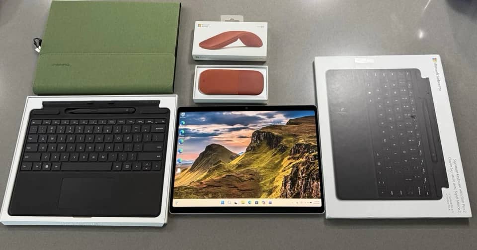 Microsoft Surface Pro 10 Tablets Silver 16GB New 13"