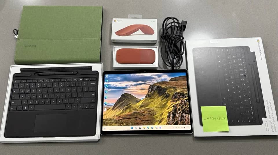 Microsoft Surface Pro 10 Tablets Silver 16GB New 13"