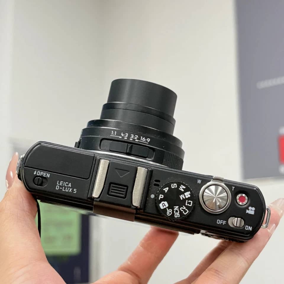 Leica V-Lux 5 Digital Cameras Black Used - Good Body Only