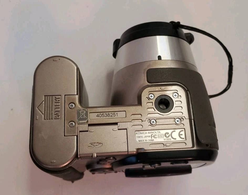 Minolta DiMAGE Z6 Digital Cameras Silver Used - Good Body Only