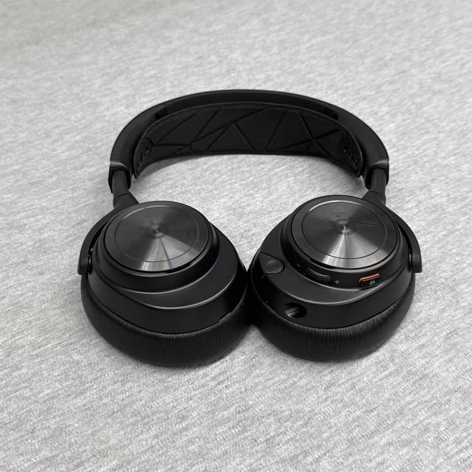 SteelSeries Arctis Nova Pro Headphones & Earbuds Black Refurbished - Excellent