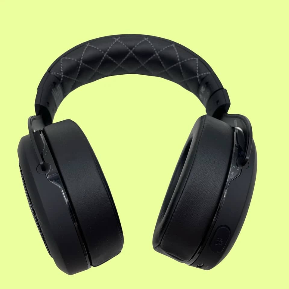 Corsair HS70 Pro Headphones & Earbuds Black Refurbished - Excellent