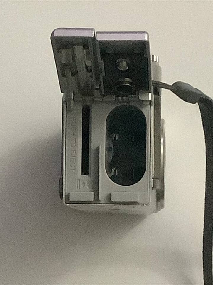 Minolta DiMAGE F200 Digital Cameras Silver Used - Good Body Only