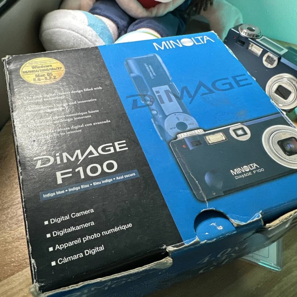 Minolta DiMAGE F100 Digital Cameras Silver Used - Good Body Only
