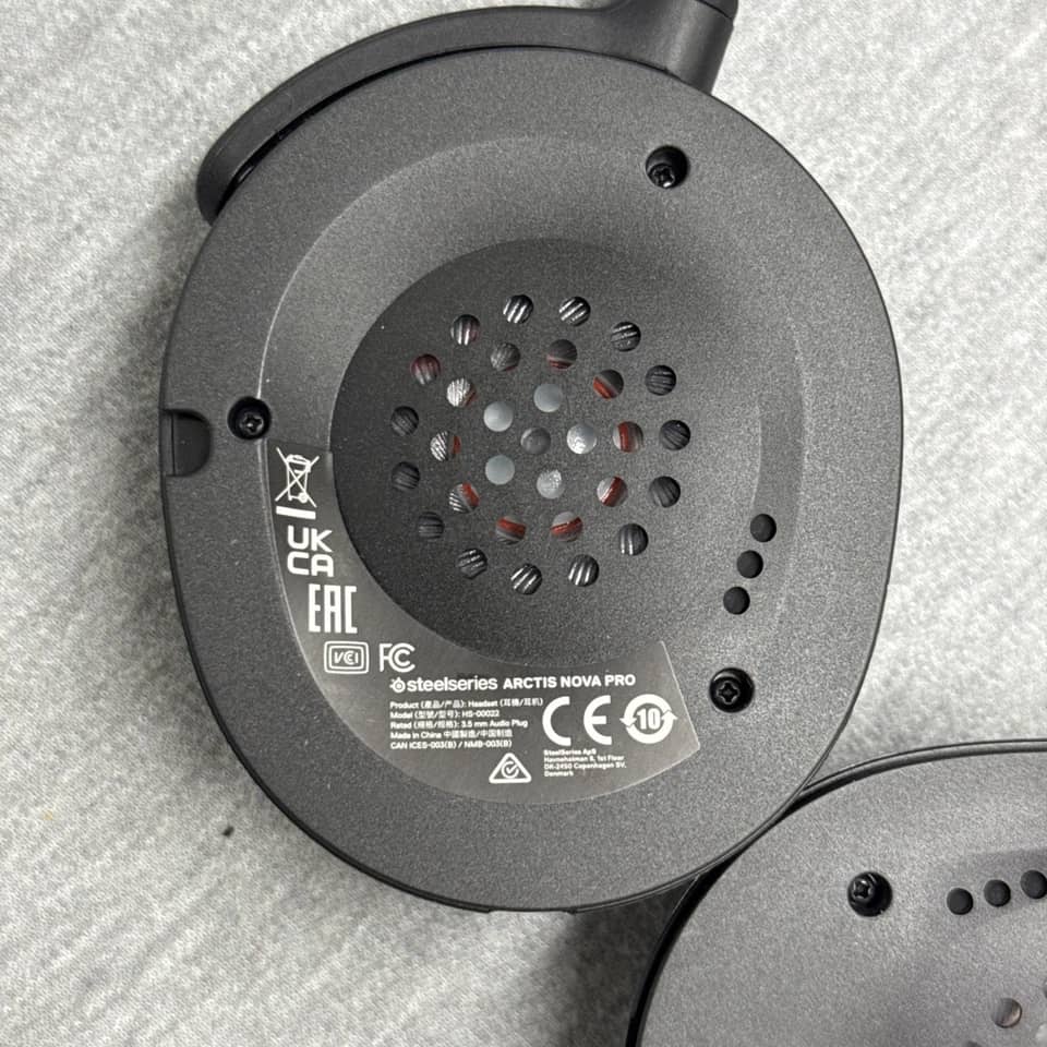 SteelSeries Arctis Nova Pro Headphones & Earbuds Black Refurbished - Excellent