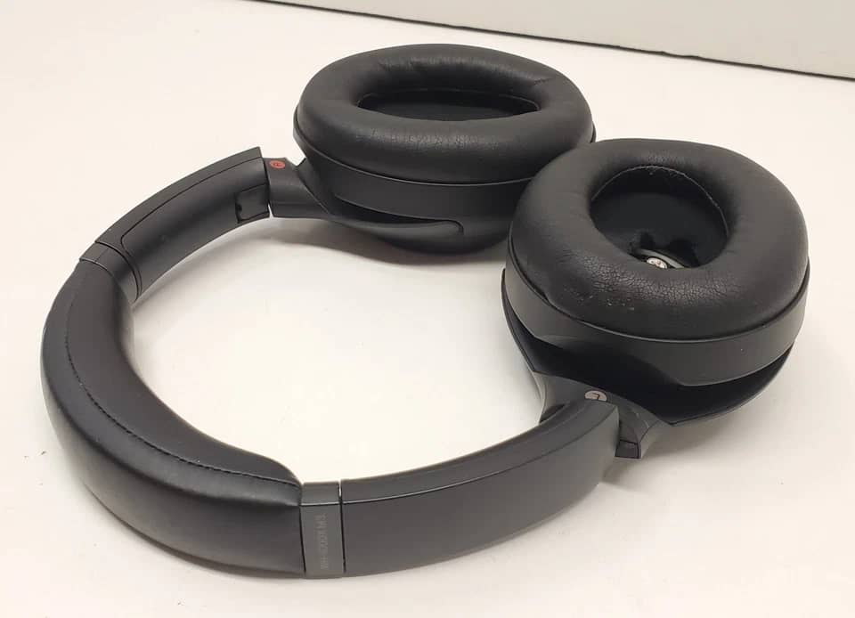 Sony WH-1000XM3 Headphones & Earbuds Black New