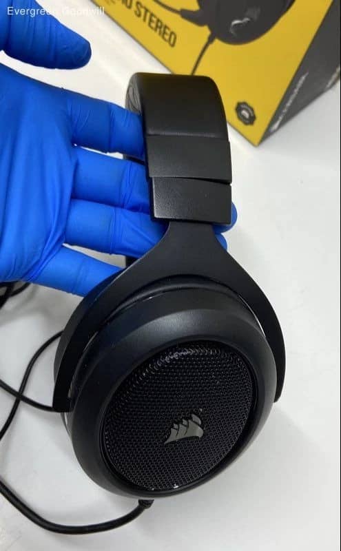 Corsair HS50 Pro Headphones & Earbuds Black Open-Box Excellent