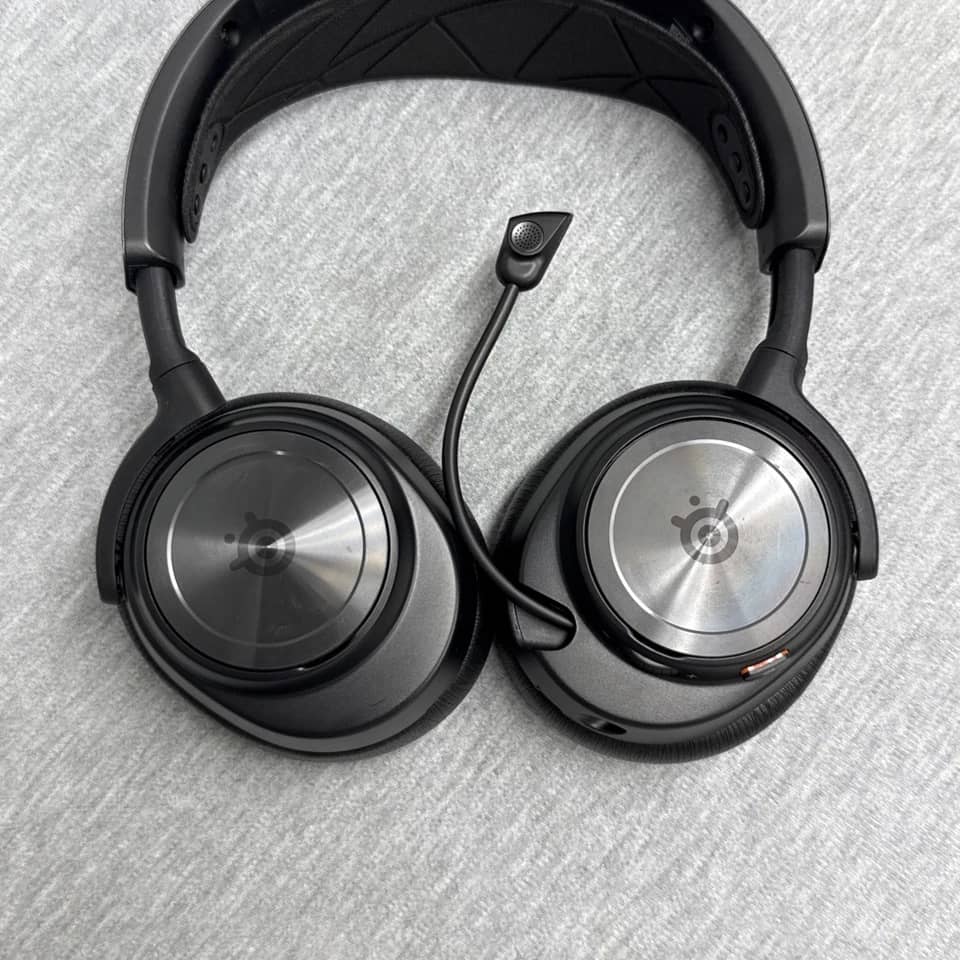 SteelSeries Arctis Nova Pro Headphones & Earbuds Black Refurbished - Excellent
