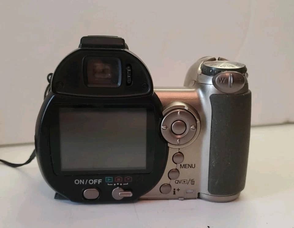 Minolta DiMAGE Z6 Digital Cameras Silver Used - Good Body Only
