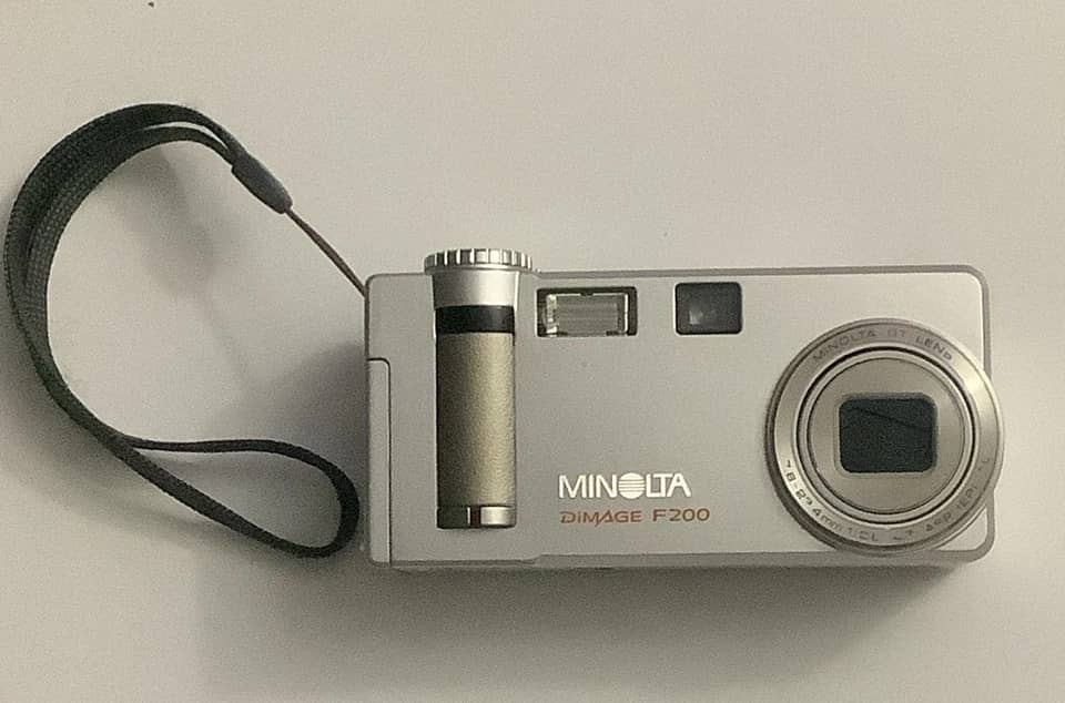 Minolta DiMAGE F200 Digital Cameras Silver Used - Good Body Only