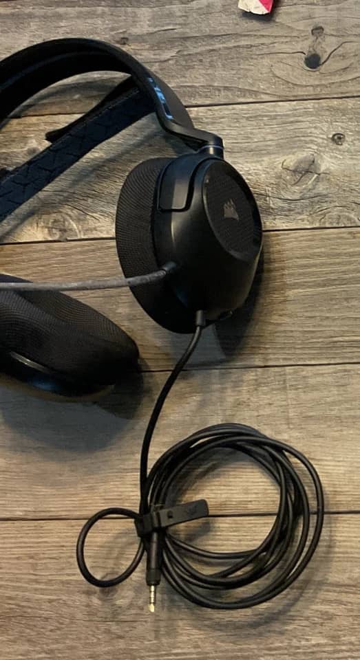 Corsair HS35 Headphones & Earbuds Black Used - Good