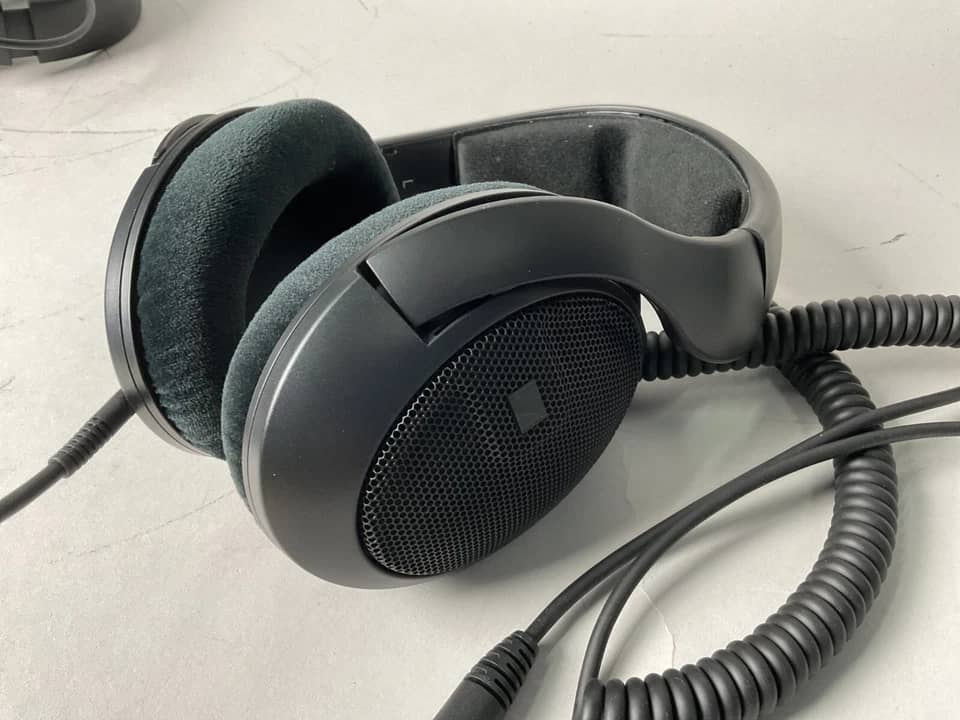 Sennheiser HD 400 PRO Headphones & Earbuds Black New