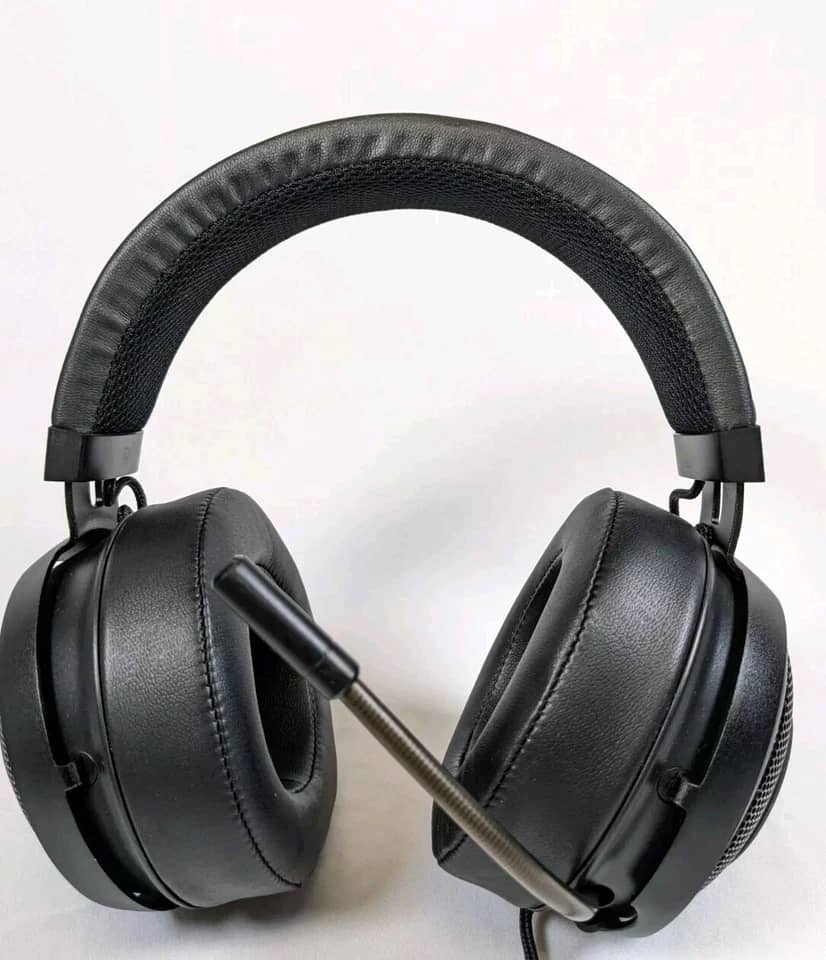 Razer Kraken Pro V2 Headphones & Earbuds Black Used - Good