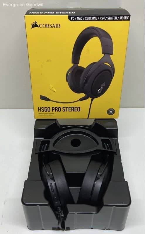 Corsair HS50 Pro Headphones & Earbuds Black Open-Box Excellent