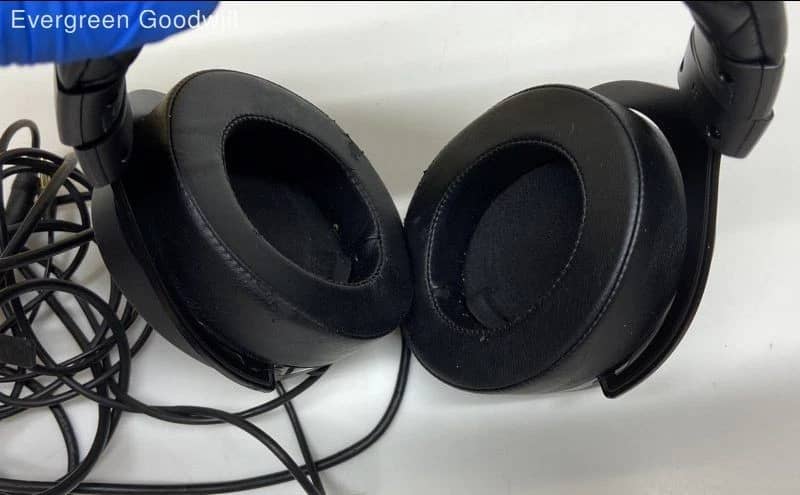 Corsair HS50 Pro Headphones & Earbuds Black Open-Box Excellent