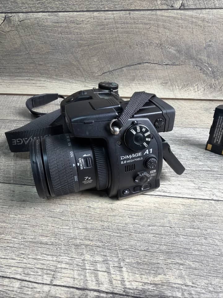 Minolta DiMAGE A1 Digital Cameras Black New Body Only