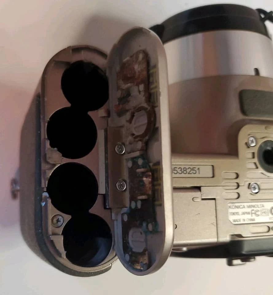 Minolta DiMAGE Z6 Digital Cameras Silver Used - Good Body Only