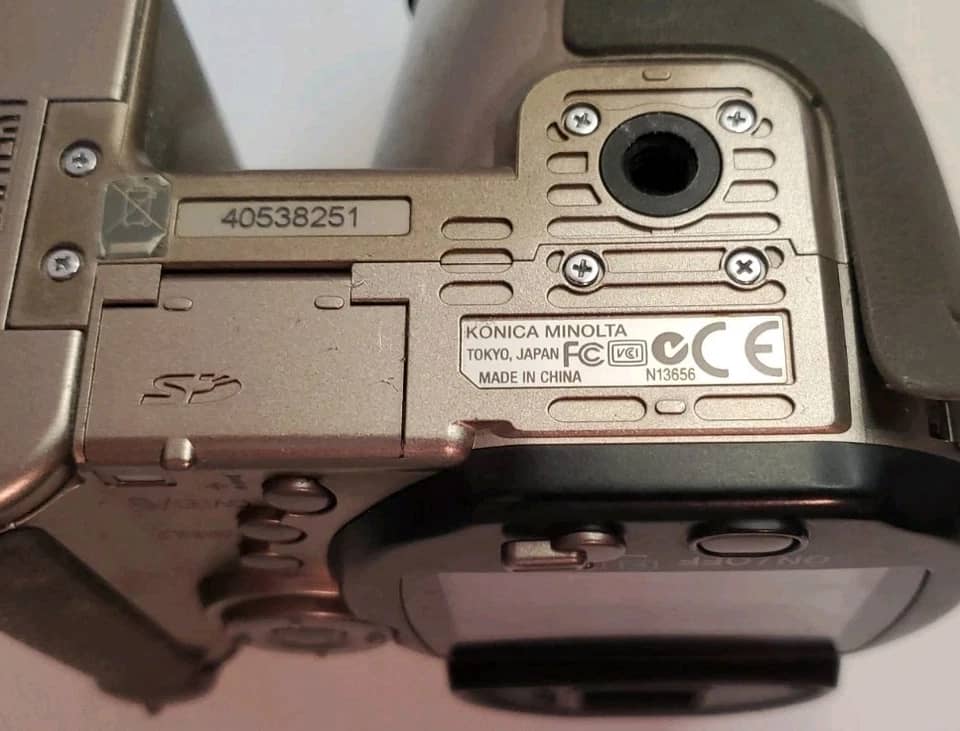 Minolta DiMAGE Z6 Digital Cameras Silver Used - Good Body Only