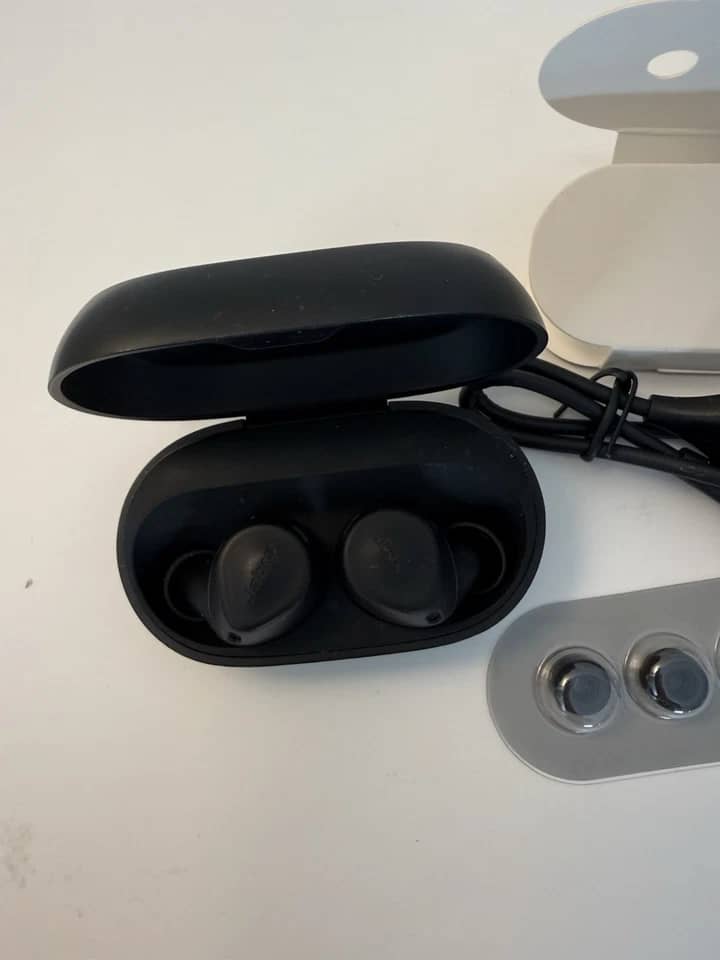 Jabra Elite 7 Active Headphones & Earbuds Black For parts or not working
