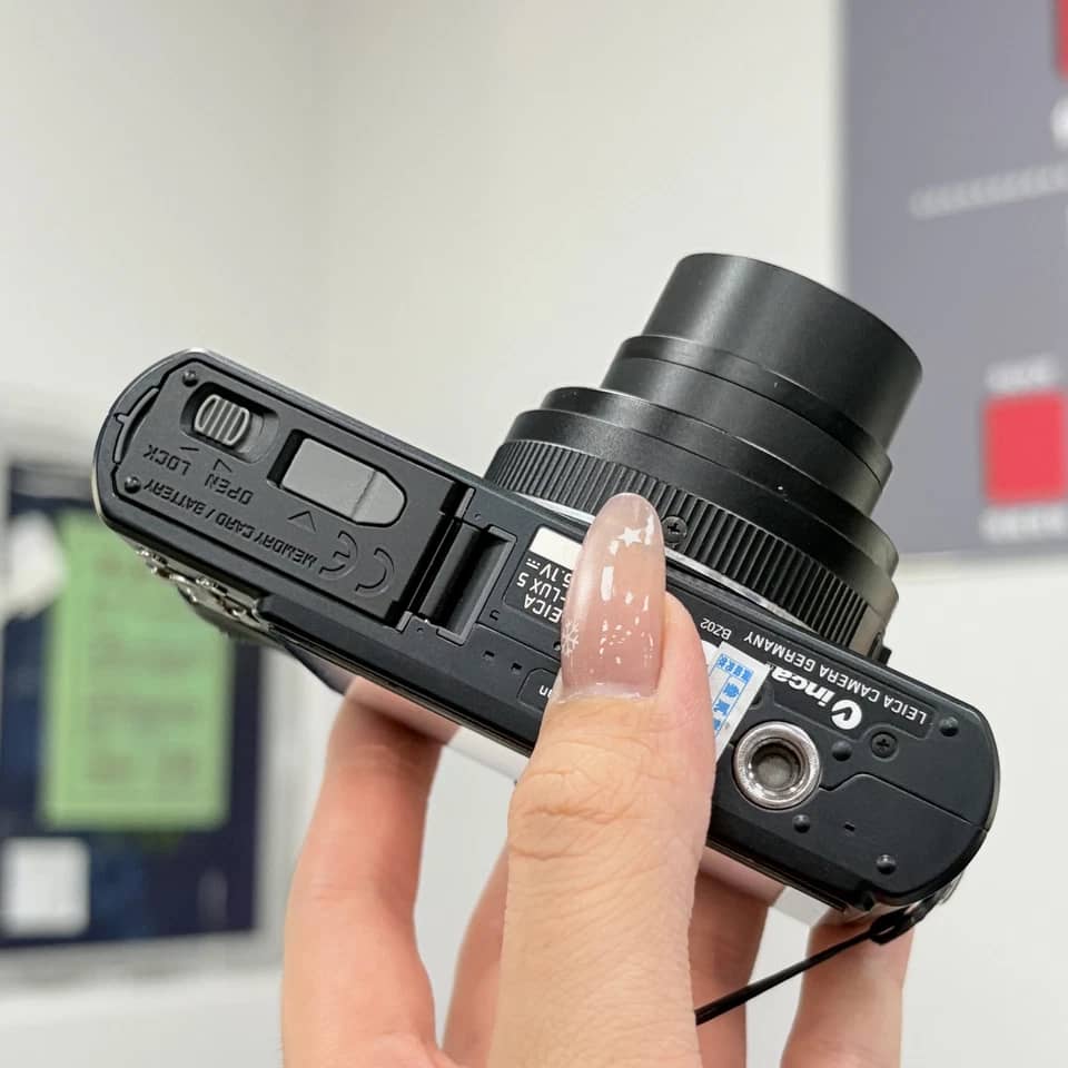 Leica V-Lux 5 Digital Cameras Black Used - Good Body Only