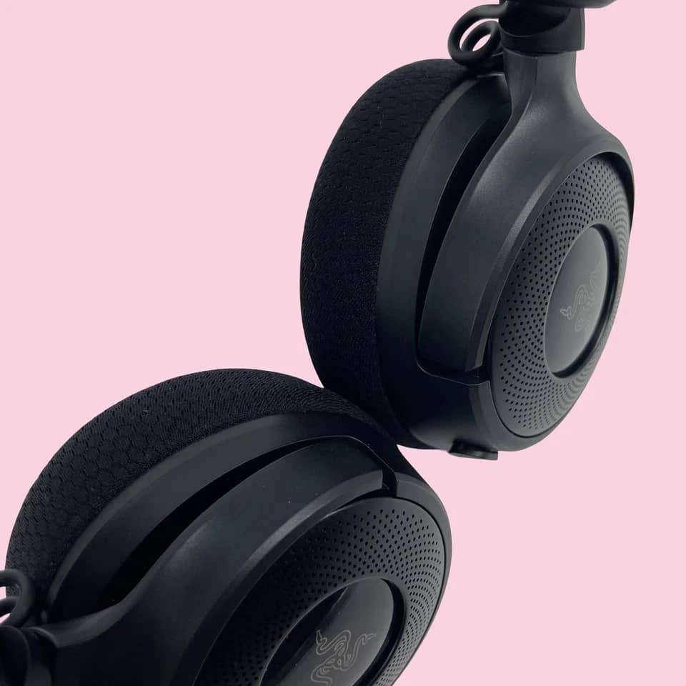 Razer Kraken V4 Headphones & Earbuds Black New