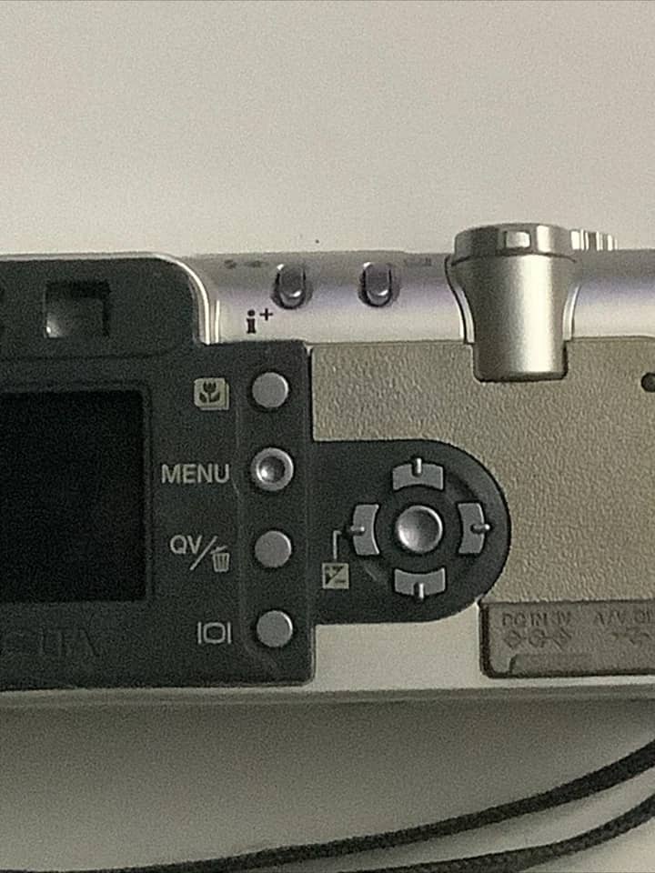 Minolta DiMAGE F200 Digital Cameras Silver Used - Good Body Only
