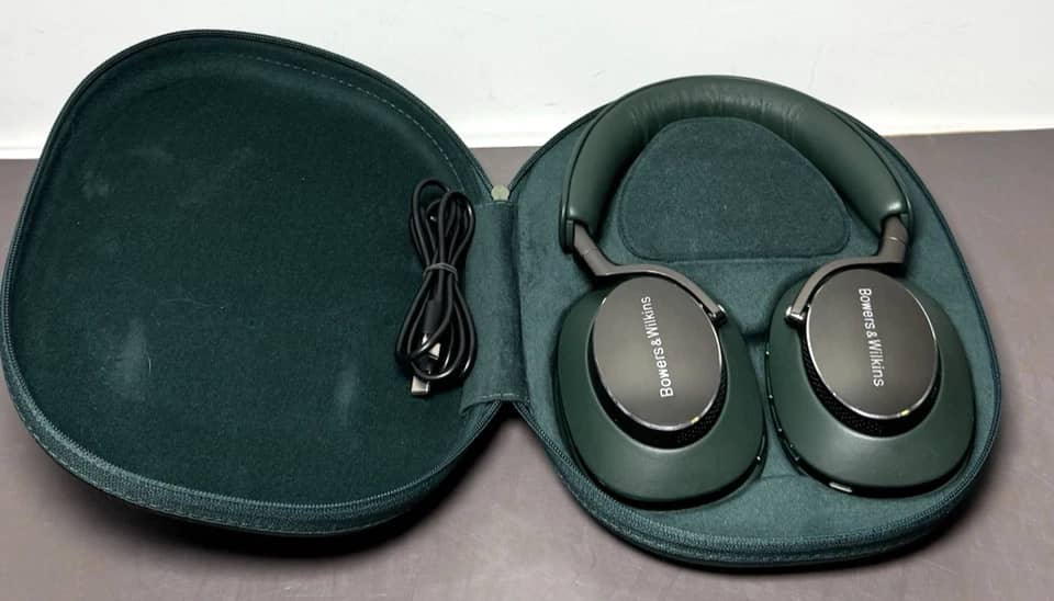 Bowers & Wilkins PX8 Headphones & Earbuds Black New