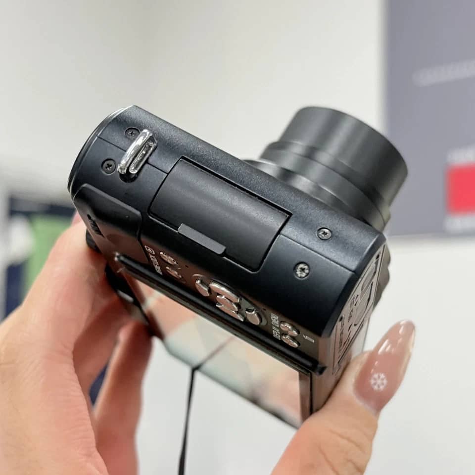 Leica V-Lux 5 Digital Cameras Black Used - Good Body Only