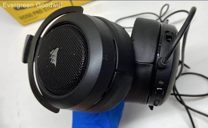 Corsair HS50 Pro Headphones & Earbuds Black Open-Box Excellent
