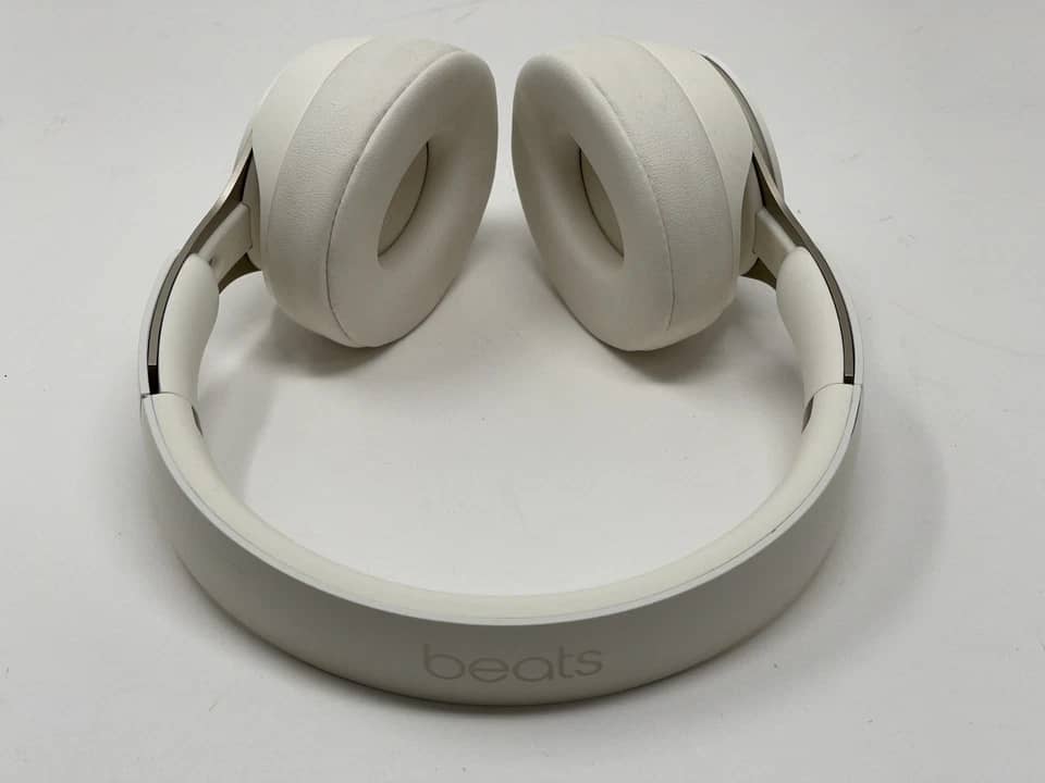 Beats Solo Pro Headphones & Earbuds Black New