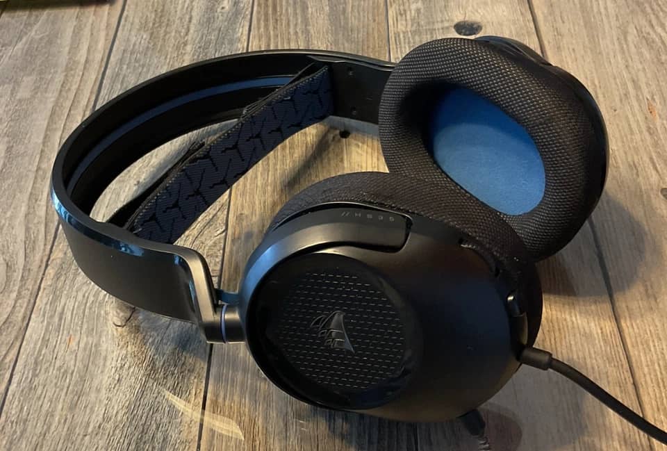 Corsair HS35 Headphones & Earbuds Black Used - Good