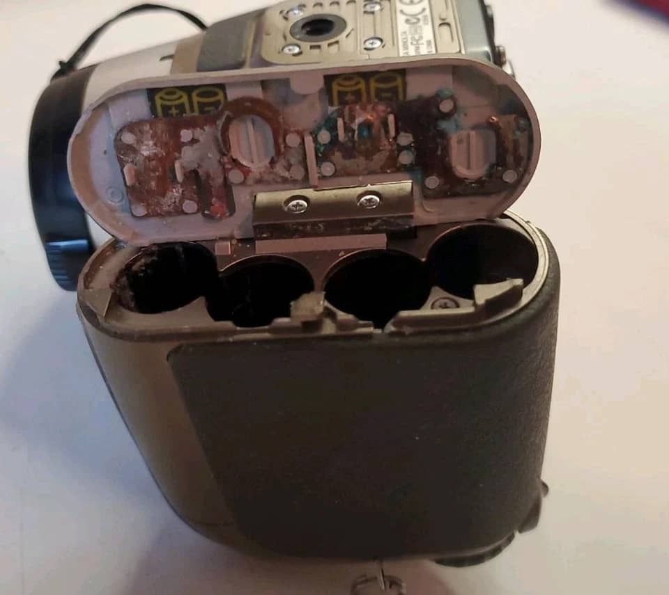 Minolta DiMAGE Z6 Digital Cameras Silver Used - Good Body Only