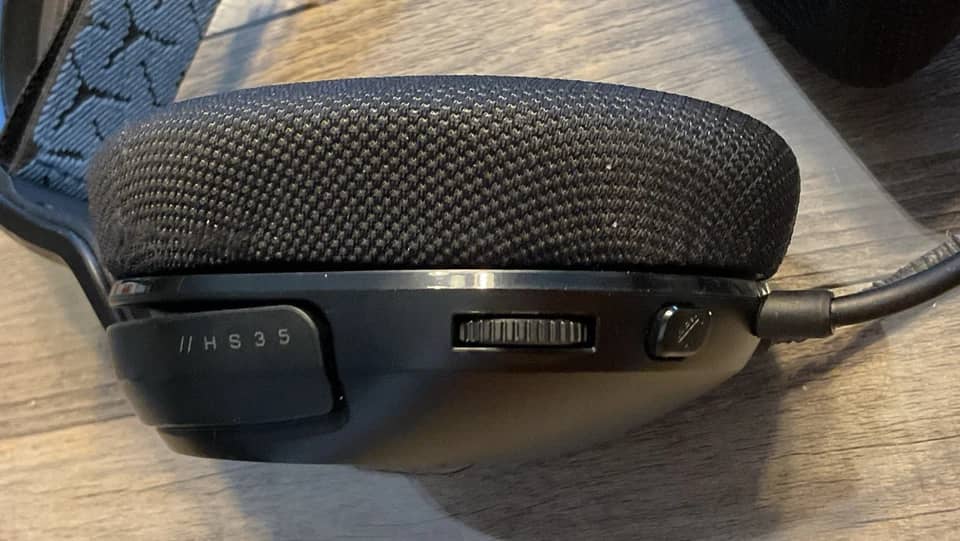 Corsair HS35 Headphones & Earbuds Black Used - Good
