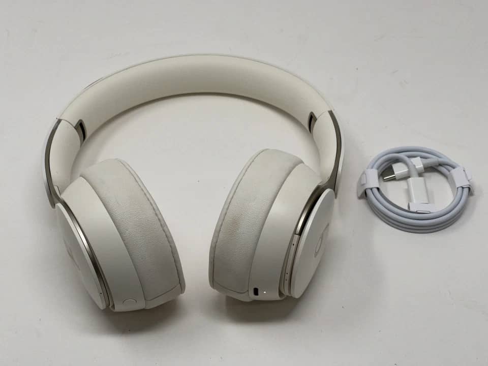 Beats Solo Pro Headphones & Earbuds Black New