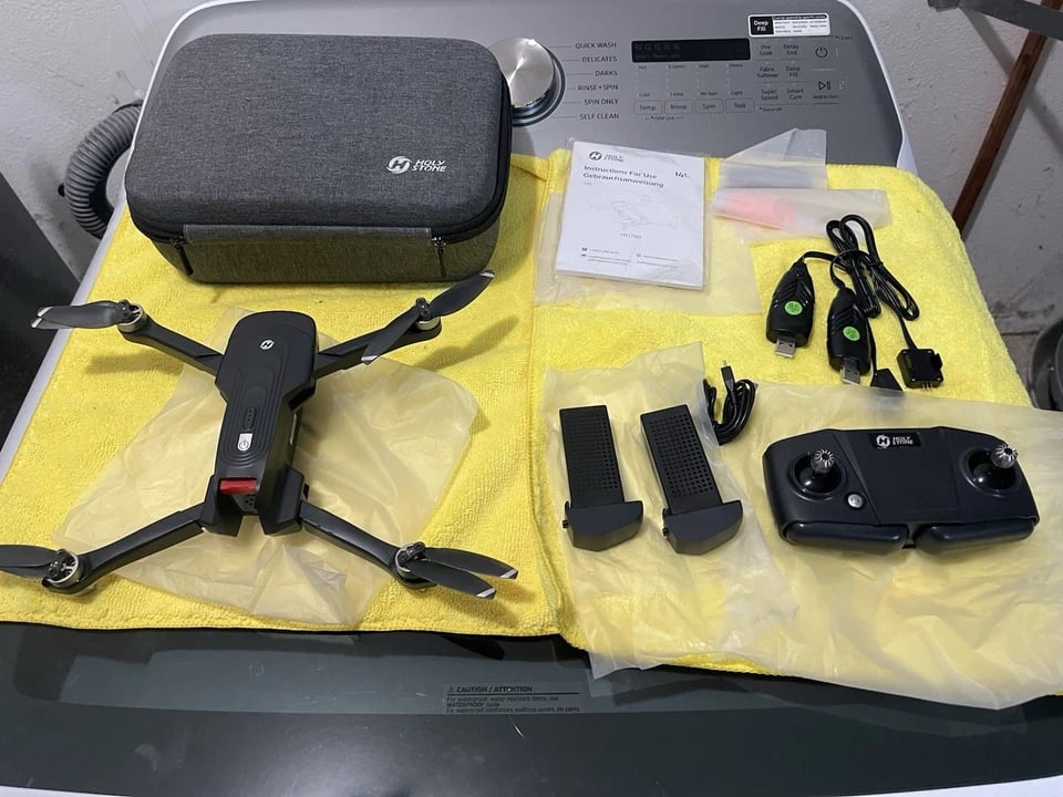 Holy Stone HS175D Quadcopters & Multirotors